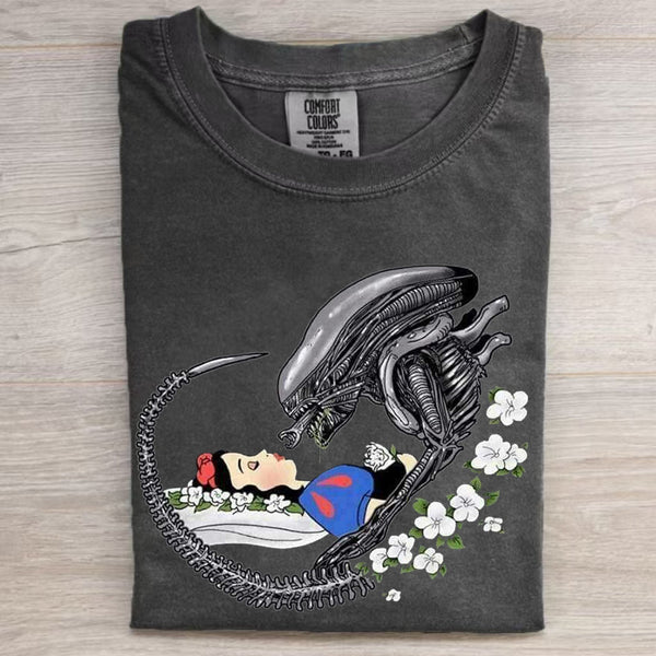 Funny Horror Alien Kiss Princess T-Shirt